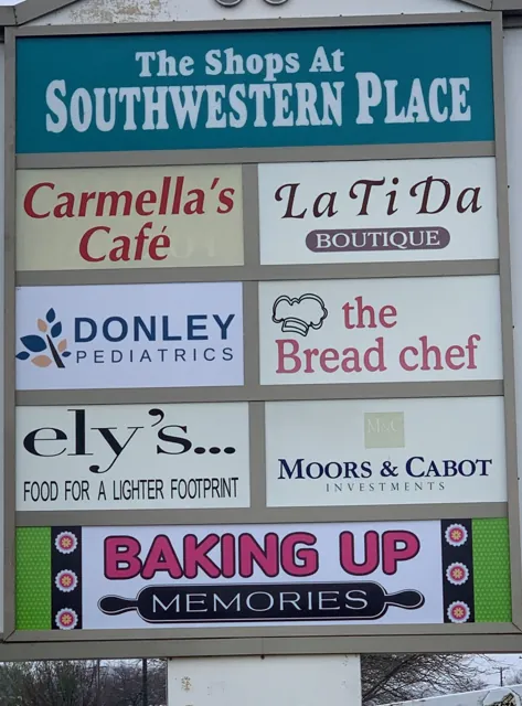 Multi-tenant pylon sign panels
