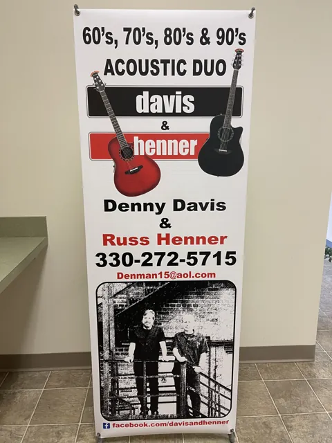 Retractable banner stand